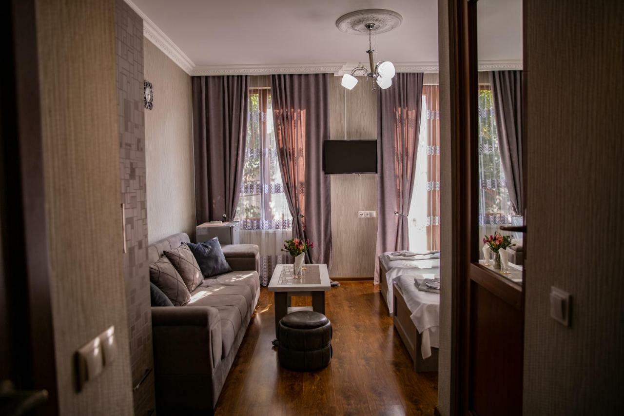 Family Hotel Parajanov Tbilisi Eksteriør bilde
